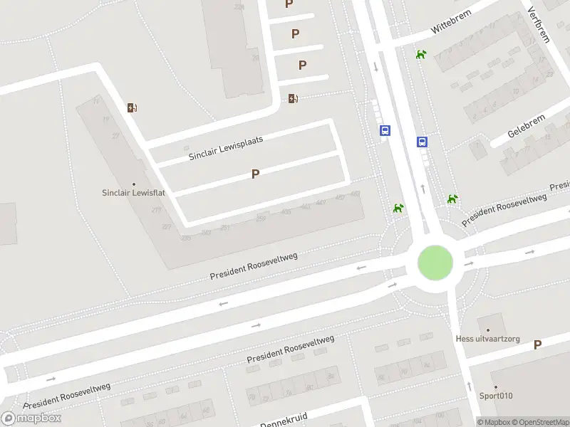 Ambulance met grote spoed naar de Sinclair Lewisplaats in Rotterdam