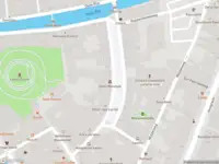 Ambulance met grote spoed naar de Oude Vest in Leiden