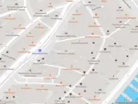Ambulance met grote spoed naar de Oude Braak in Amsterdam