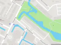 Ambulance met grote spoed naar de Nicolaas Beetsstraat in Alblasserdam