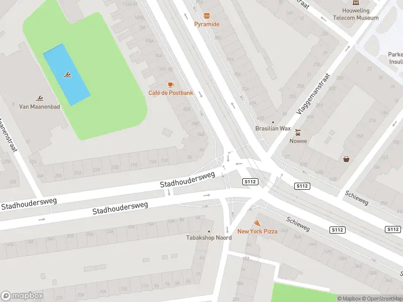 Ambulance met grote spoed naar de Stadhoudersweg in Rotterdam