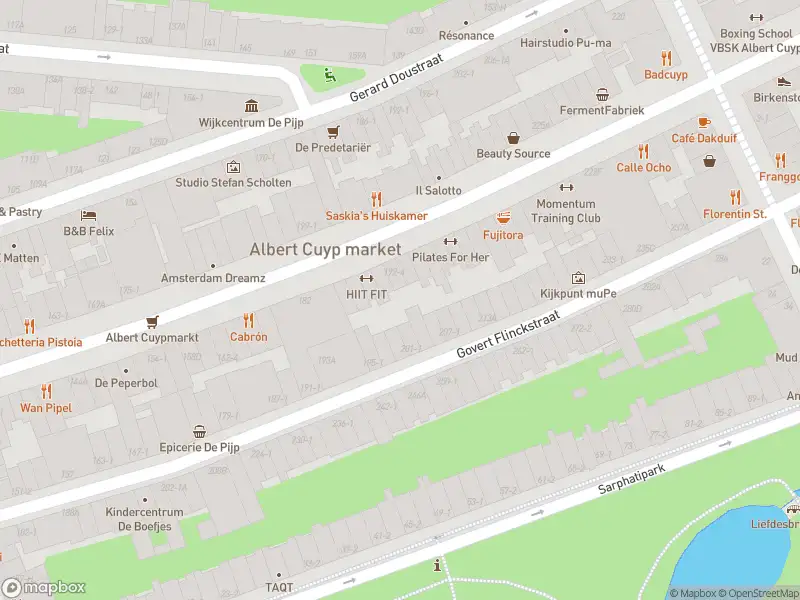 Ambulance met grote spoed naar de Eerste Jan van der Heijdenstraat in Amsterdam