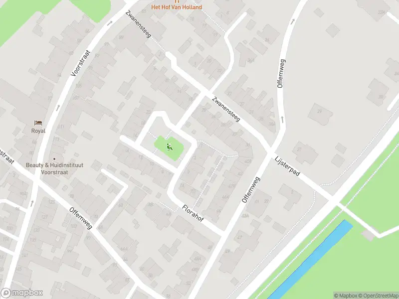 Ambulance met grote spoed naar de Florahof in Noordwijk