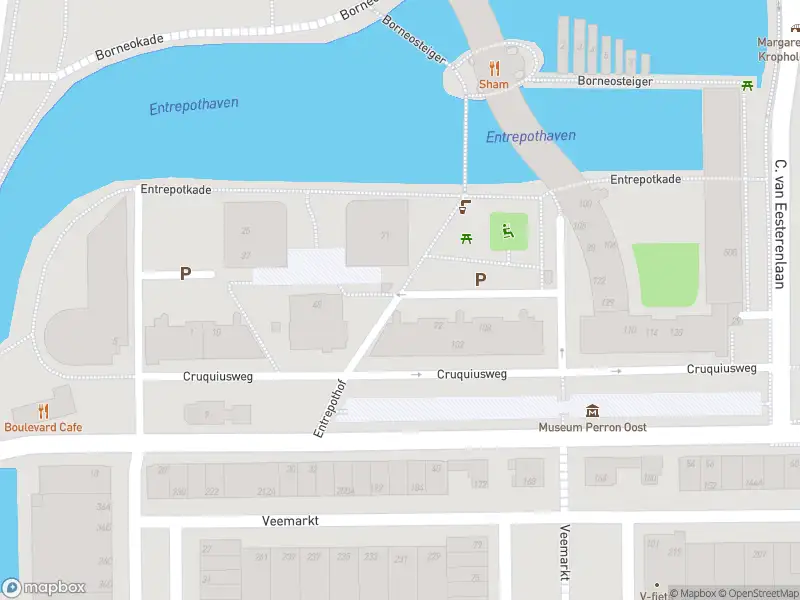 Ambulance met gepaste spoed naar de Entrepotbrug in Amsterdam