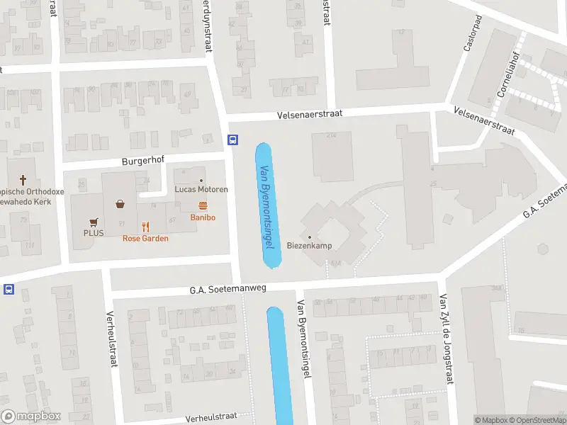 Ambulance met grote spoed naar de G.A.Soetemanweg in Pernis Rotterdam