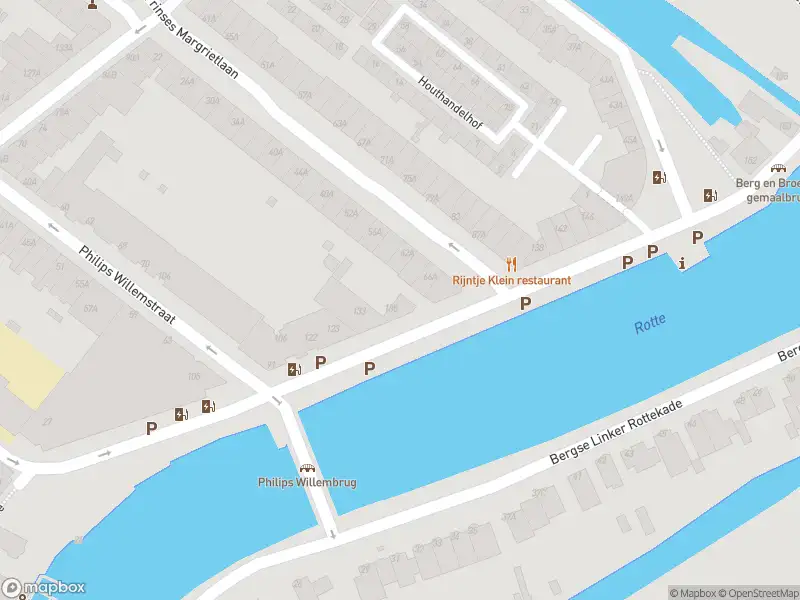 Ambulance met gepaste spoed naar de Bergse Rechter Rottekade in Rotterdam