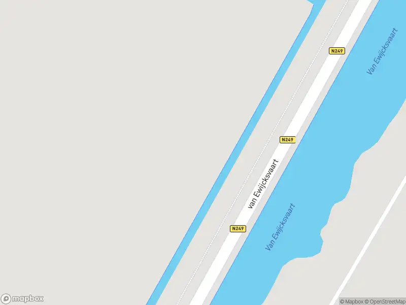 Ambulance met gepaste spoed naar de Van Ewijcksvaart in Anna Paulowna