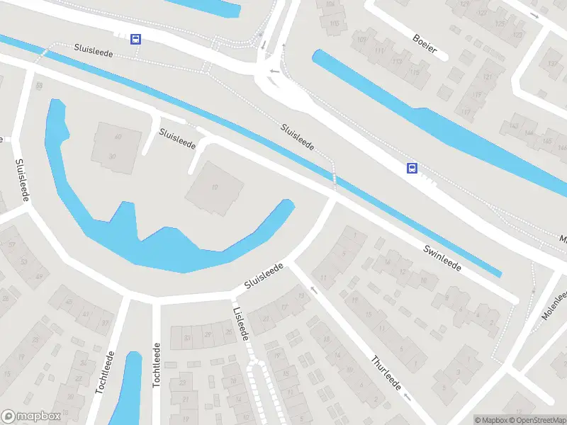 Ambulance met grote spoed naar de Sluisleede in Barendrecht