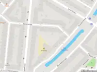 Ambulance met grote spoed naar de Lorentzplein in Schiedam