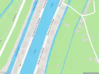 Ambulance met gepaste spoed naar de Bergse Linker Rottekade in Rotterdam