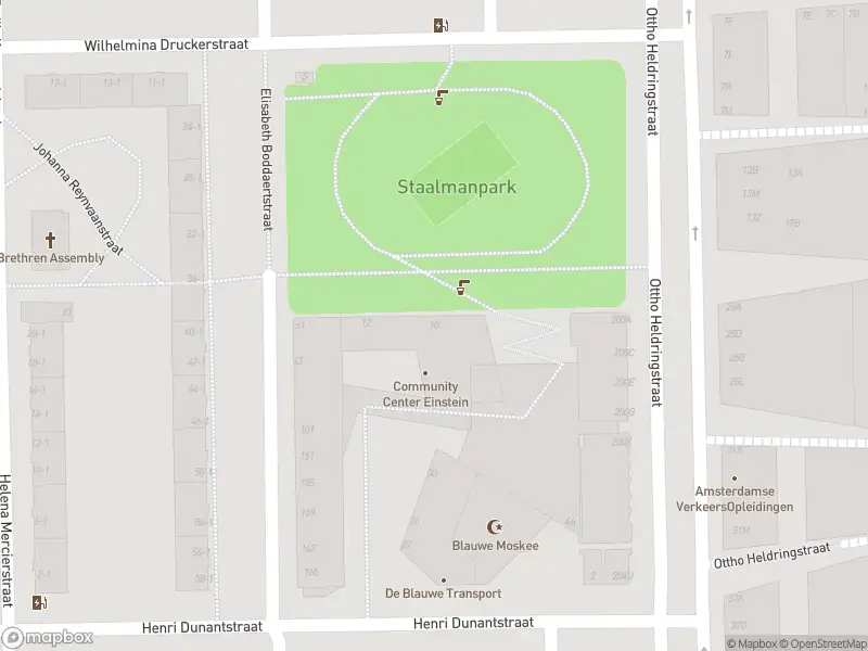 Ambulance met grote spoed naar de Staalmanpark in Amsterdam