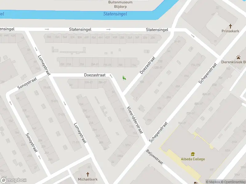 Ambulance met grote spoed naar de Vliesridderstraat in Rotterdam