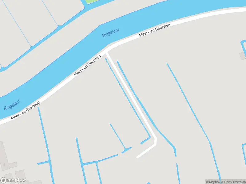 Ambulance met gepaste spoed naar de Meer- en Geerweg in Leidschendam