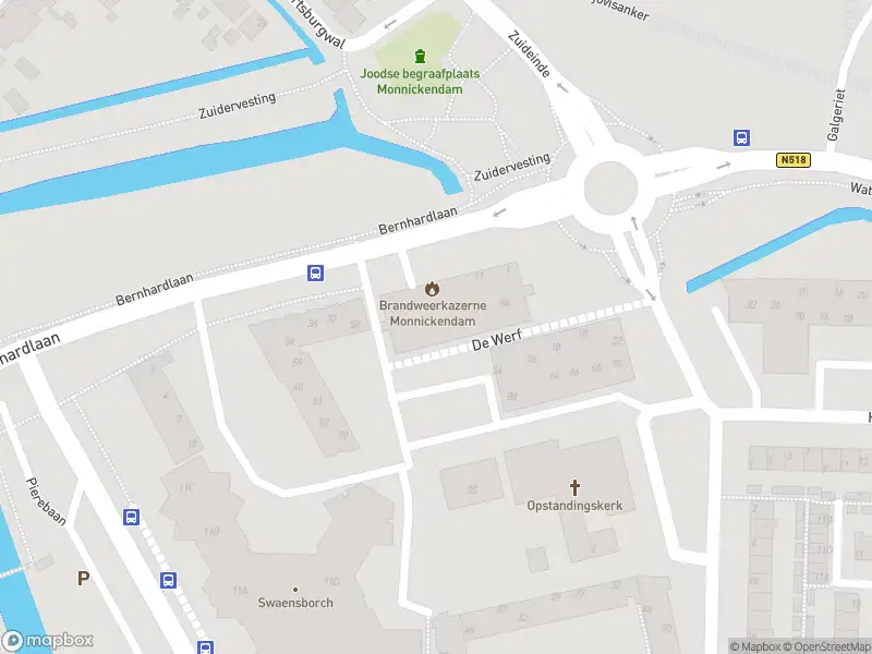 Ambulance met grote spoed naar de De Werf in Monnickendam