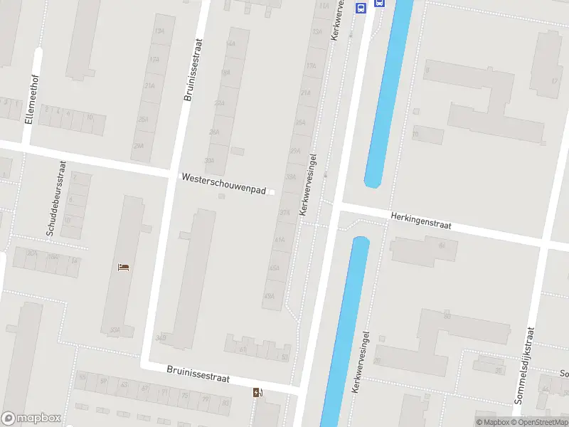 Ambulance met gepaste spoed naar de Kerkwervesingel in Rotterdam