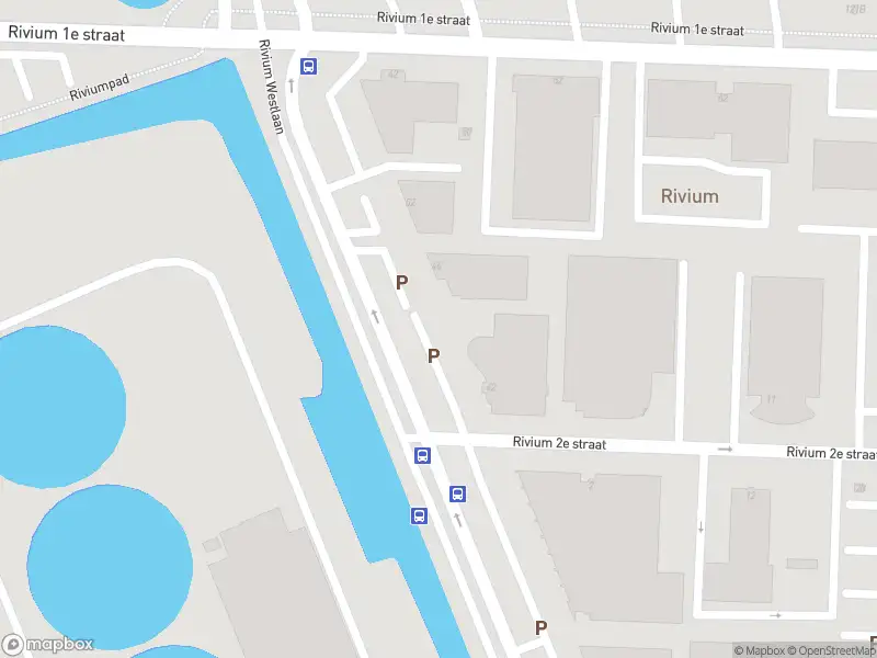 Ambulance met gepaste spoed naar de Rivium Westlaan in Capelle aan den IJssel