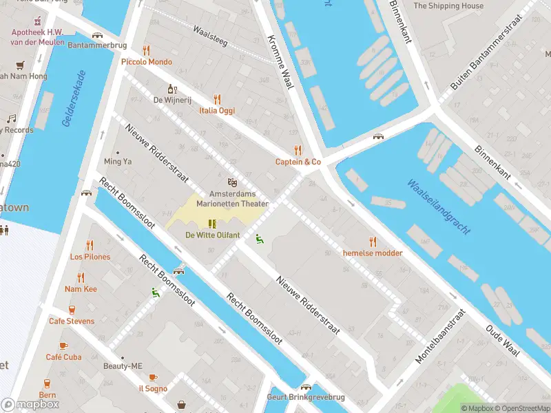 Ambulance met gepaste spoed naar de Nieuwe Jonkerstraat in Amsterdam