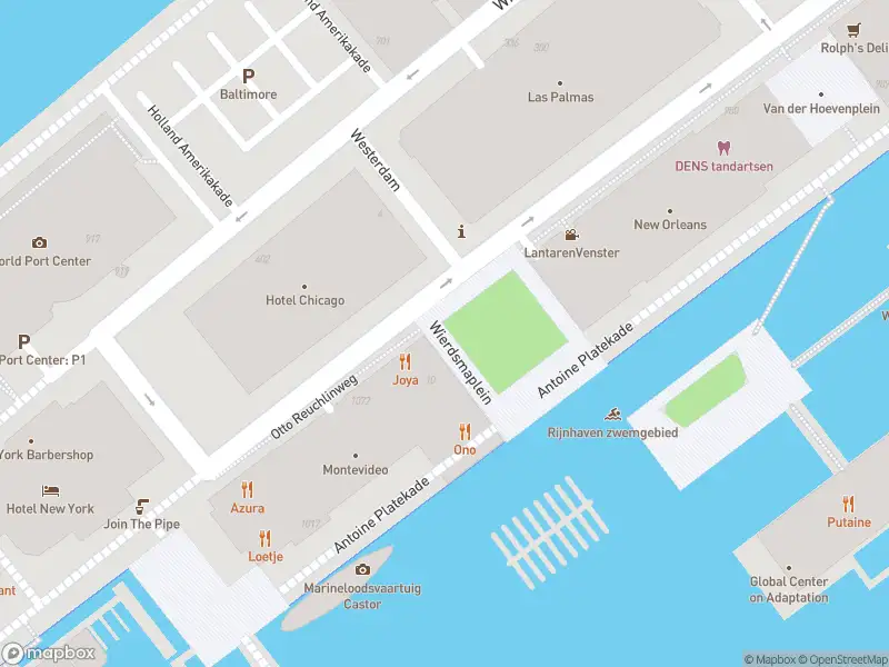 Ambulance met grote spoed naar de Otto Reuchlinweg in Rotterdam