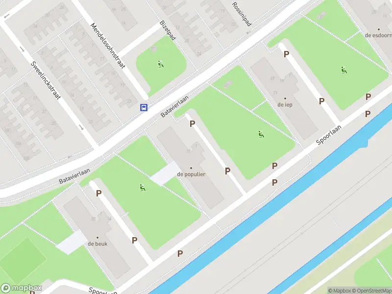 Ambulance met grote spoed naar de De Populier in Nieuwerkerk aan den IJssel