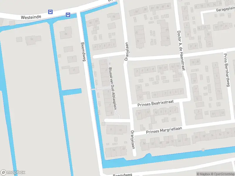 Ambulance met gepaste spoed naar de Blussé van Oud-Alblasplein in Oud-Alblas