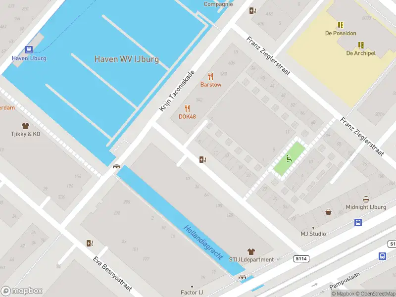 Ambulance met grote spoed naar de Pieter Oosterhuisstraat in Amsterdam