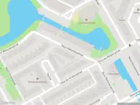 Ambulance met grote spoed naar de Janusz Korczakstraat in Amsterdam