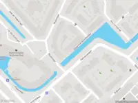 Ambulance met grote spoed naar de Eduard van Beinumsingel in Leiderdorp