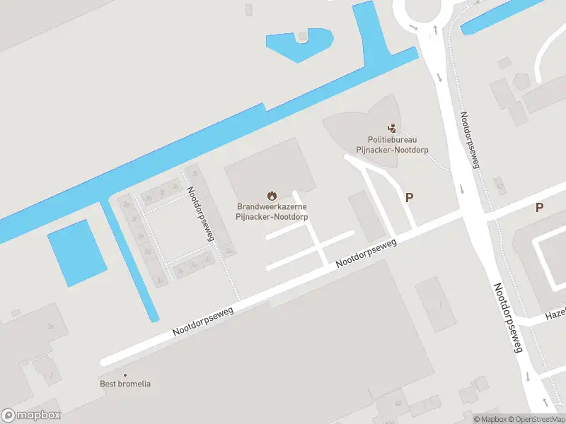 Ambulance met grote spoed naar de Nootdorpseweg in Pijnacker