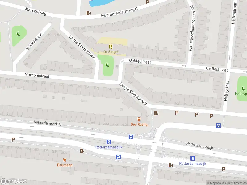 Ambulance met gepaste spoed naar de Lange Singelstraat in Schiedam