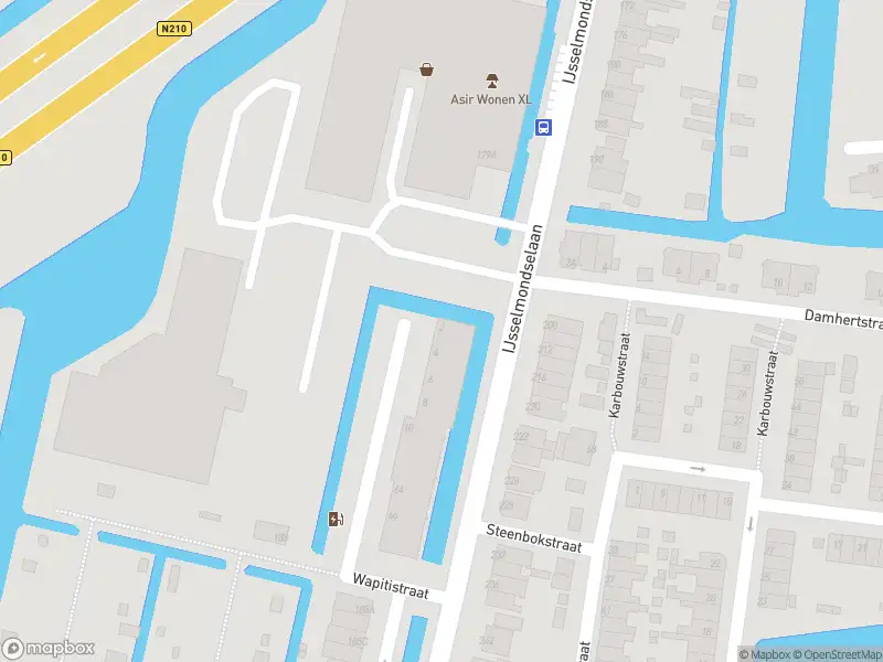 Ambulance met grote spoed naar de Wapitistraat in Rotterdam