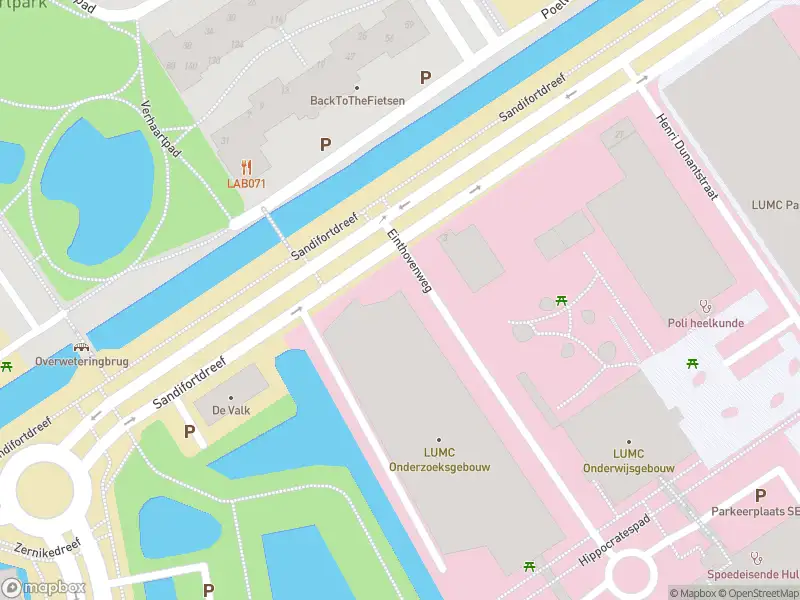 Ambulance met grote spoed naar de Bargelaan in Leiden