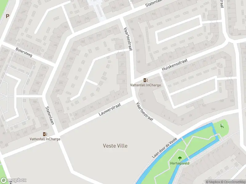 Brandweer met grote spoed naar de Lauwerstraat in Helmond vanwege waarnemen gaslucht