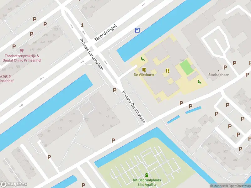 Ambulance met grote spoed naar de Prinses Carolinalaan in Leidschendam