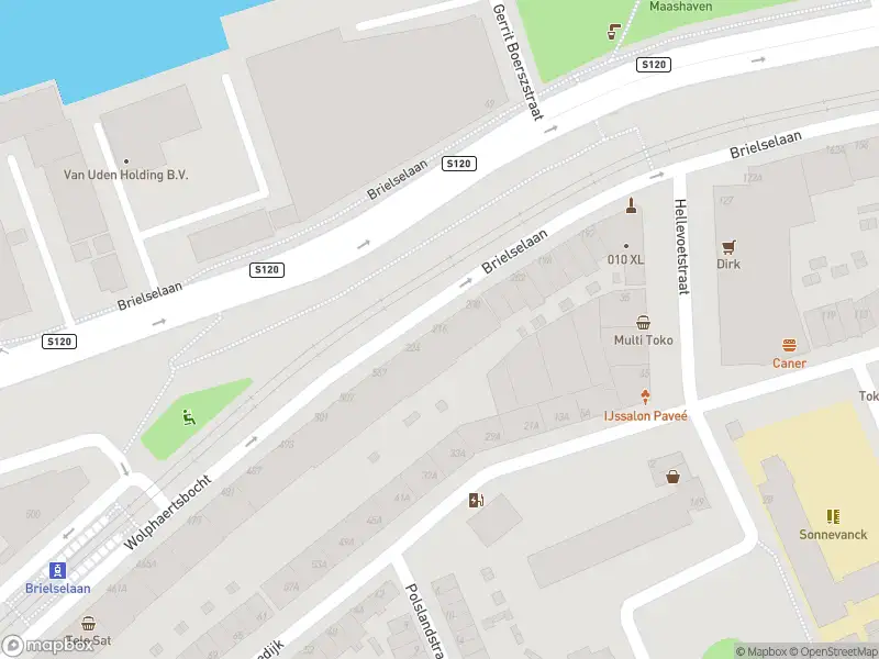 Ambulance met grote spoed naar de Brielselaan in Rotterdam