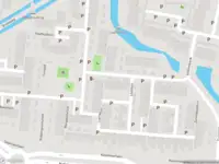 Ambulance met grote spoed naar de Zilverschoontuin in Leiden