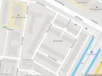 Ambulance met gepaste spoed naar de Piersonstraat in Dordrecht