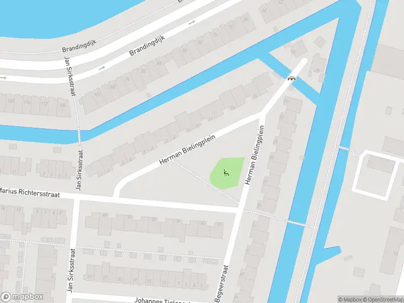 Ambulance met grote spoed naar de Herman Bielingplein in Rotterdam