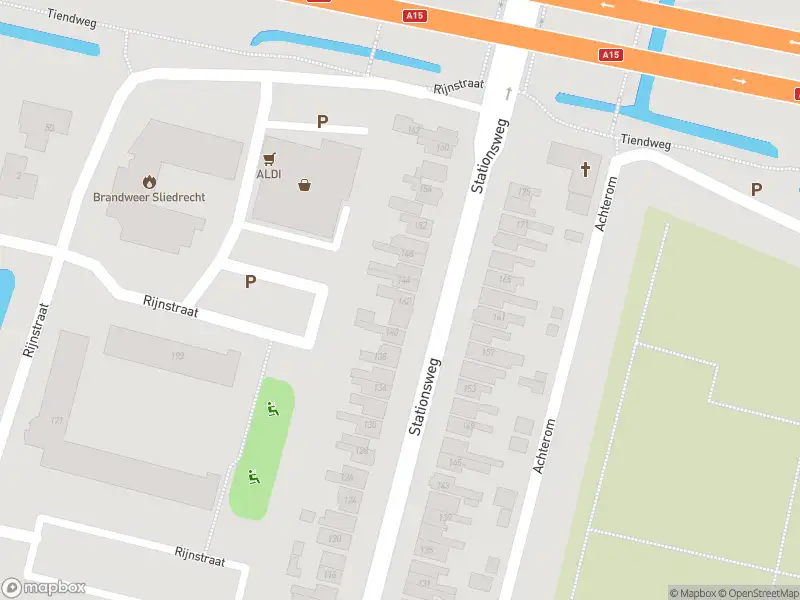 Ambulance met grote spoed naar de Stationsweg in Sliedrecht