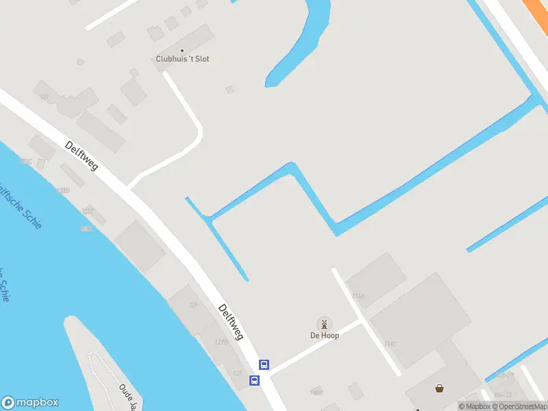 Ambulance met grote spoed naar de Delftweg in Rotterdam