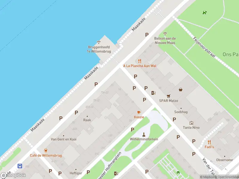 Ambulance met gepaste spoed naar de Van der Takstraat in Rotterdam
