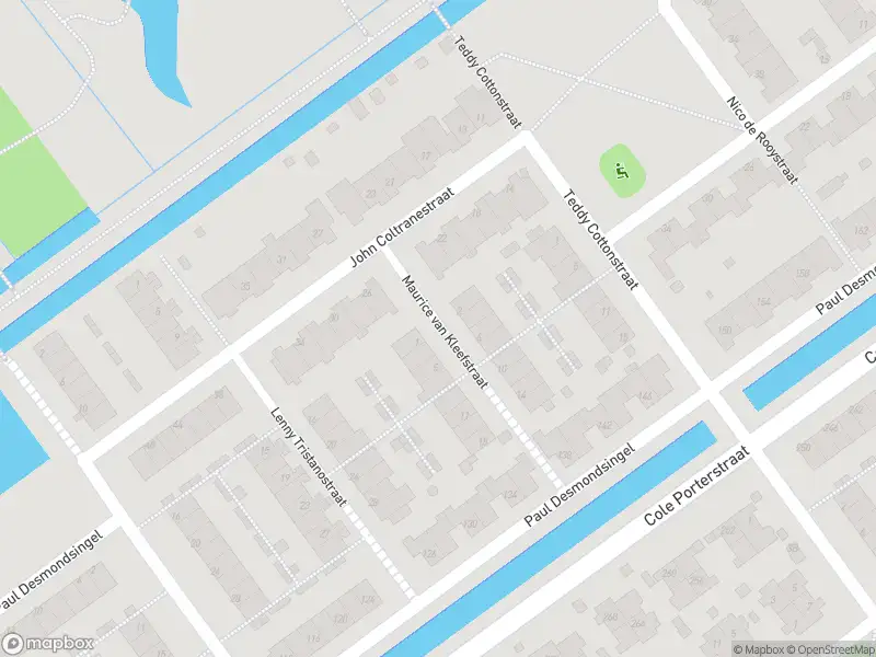 Ambulance met grote spoed naar de Maurice van Kleefstraat in Rotterdam
