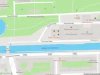 Ambulance met grote spoed naar de Polonceau-kade in Amsterdam