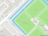 Ambulance met grote spoed naar de Ooster Ringdijk in Amsterdam
