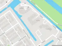 Ambulance met grote spoed naar de Frekehof in Leidschendam