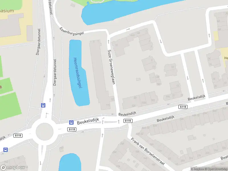 Ambulance met grote spoed naar de Suze Groeneweglaan in Rotterdam