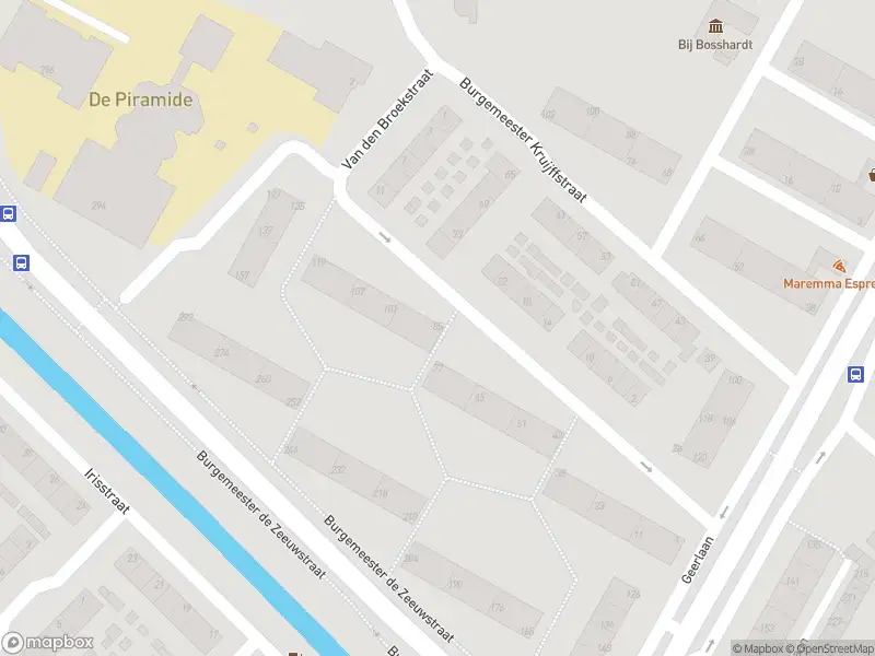 Ambulance met gepaste spoed naar de Burgemeester Crezéestraat in Ridderkerk