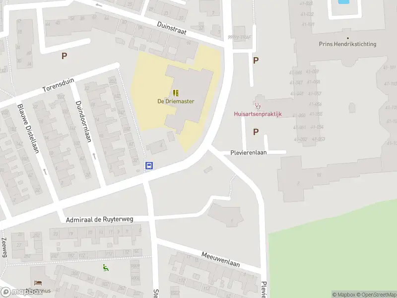 Ambulance met grote spoed naar de Admiraal de Ruyterweg in Egmond aan Zee