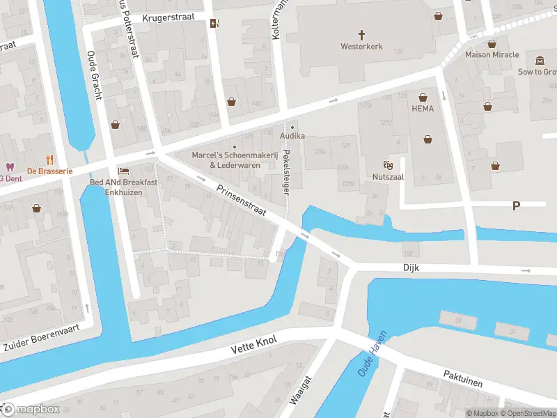 Ambulance met gepaste spoed naar de Prinsenstraat in Enkhuizen