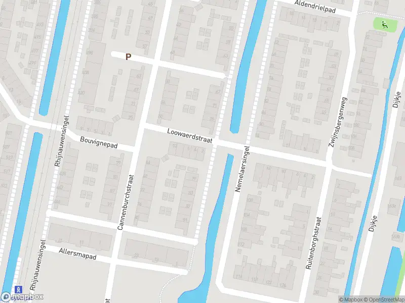 Ambulance met gepaste spoed naar de Loowaerdstraat in Rotterdam