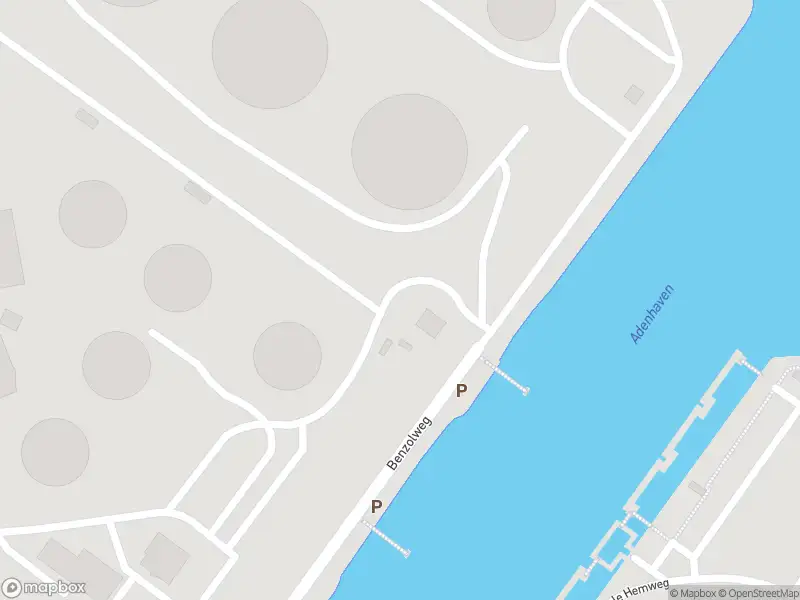 Ambulance met grote spoed naar de Benzolweg in Amsterdam